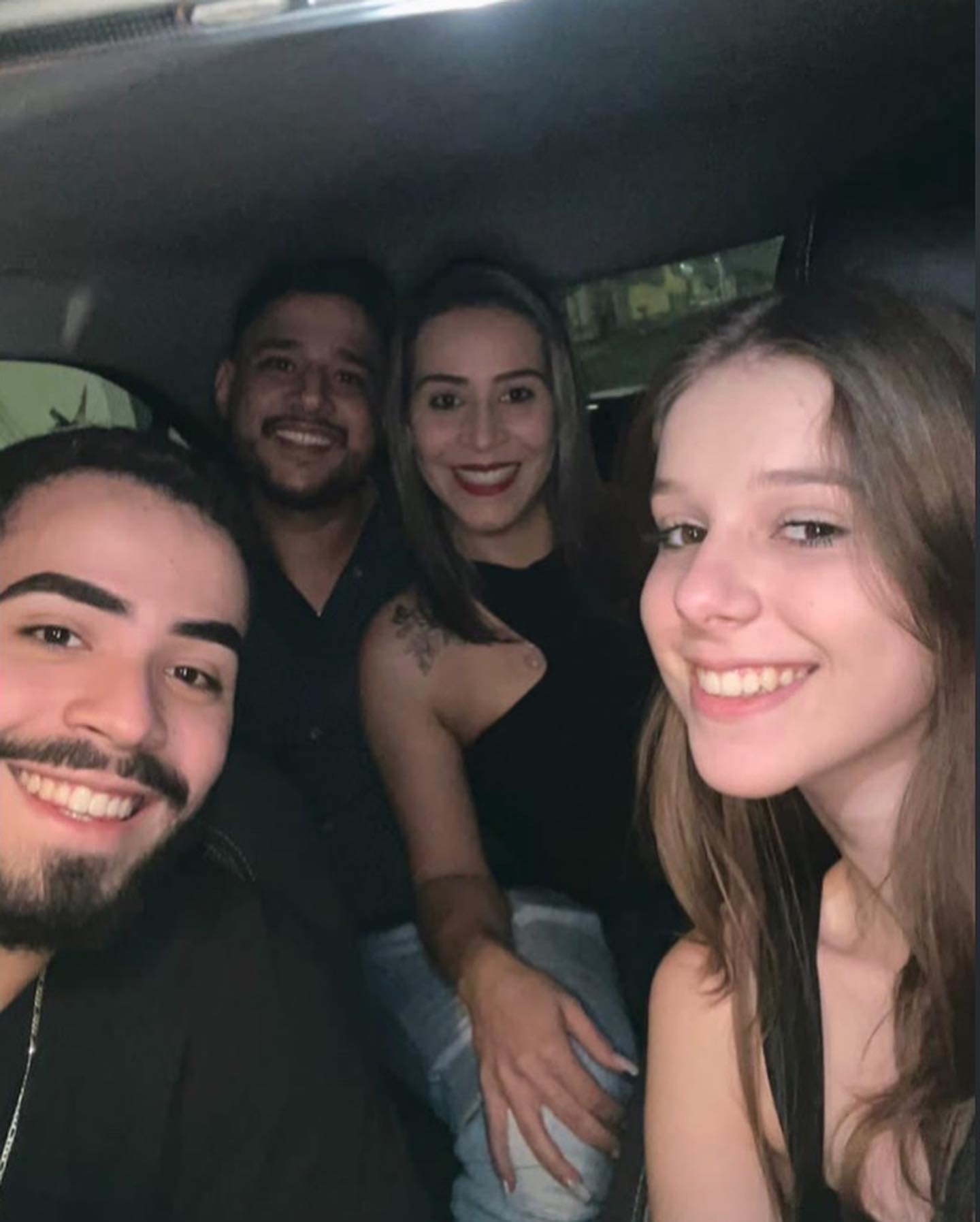 Amigos no carro